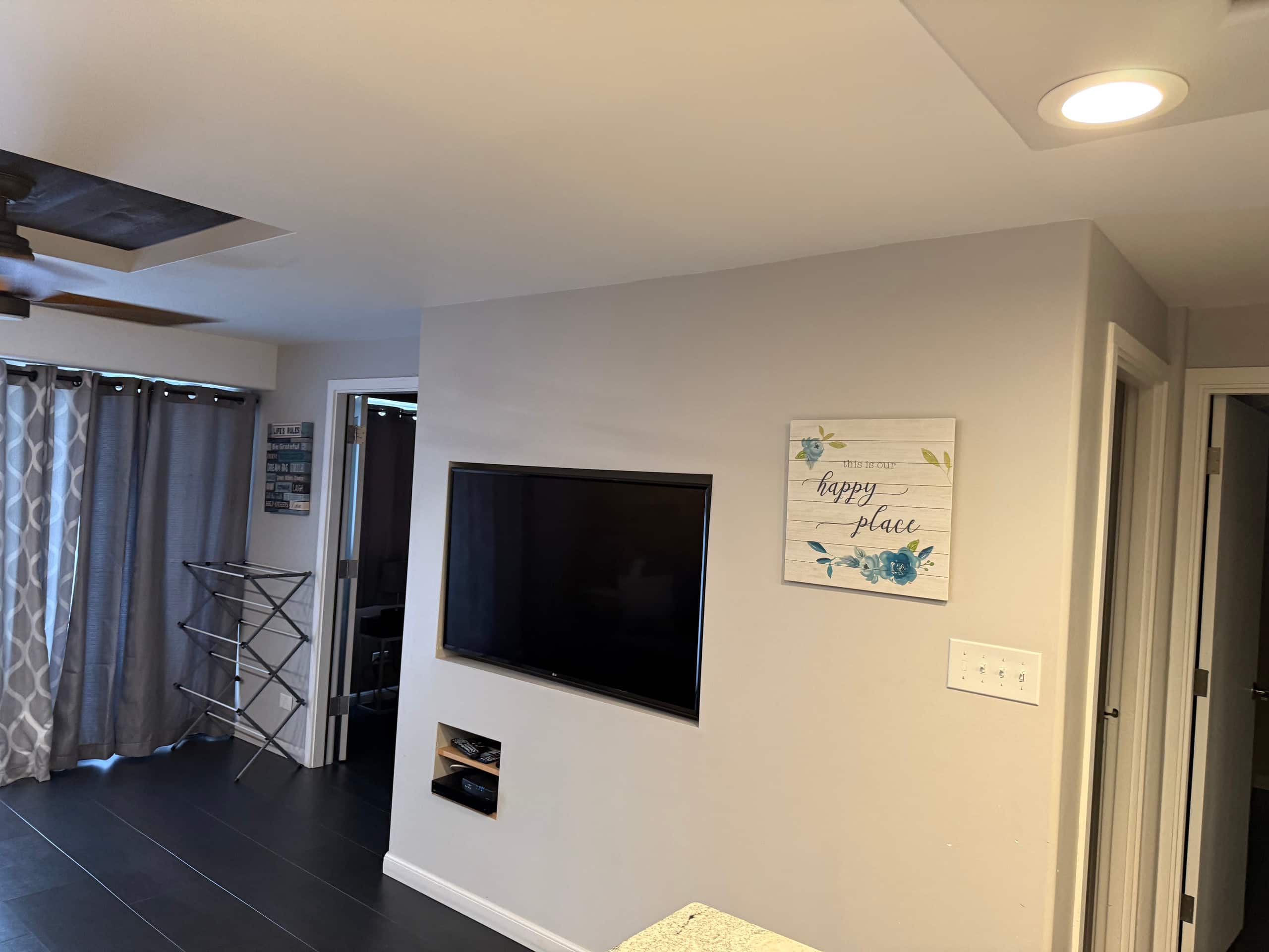 Condo in Honolulu · ★4.86 · 2 bedrooms · 3 beds · 1 private bath - Image 9