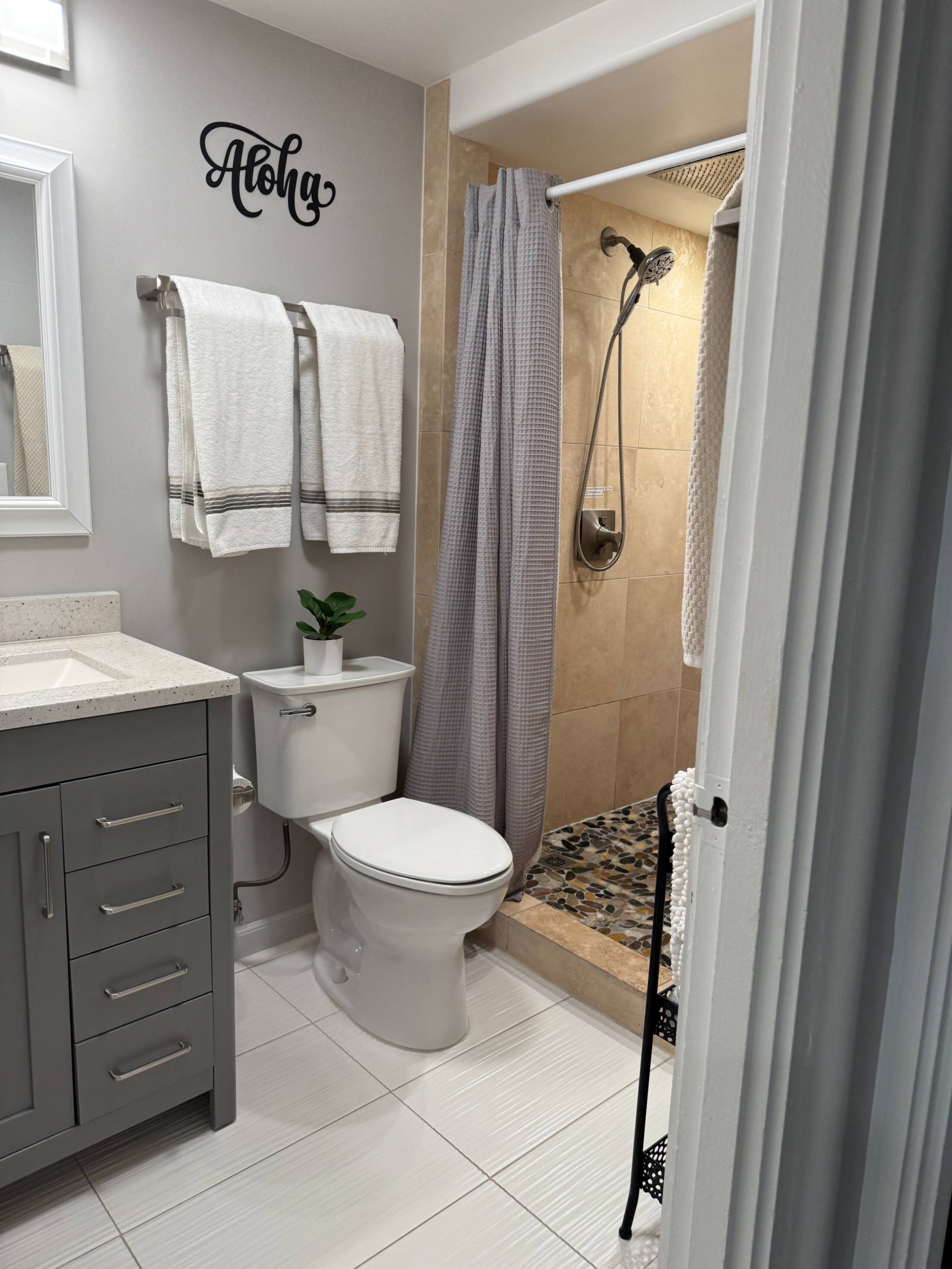 Condo in Honolulu · ★4.86 · 2 bedrooms · 3 beds · 1 private bath - Image 72