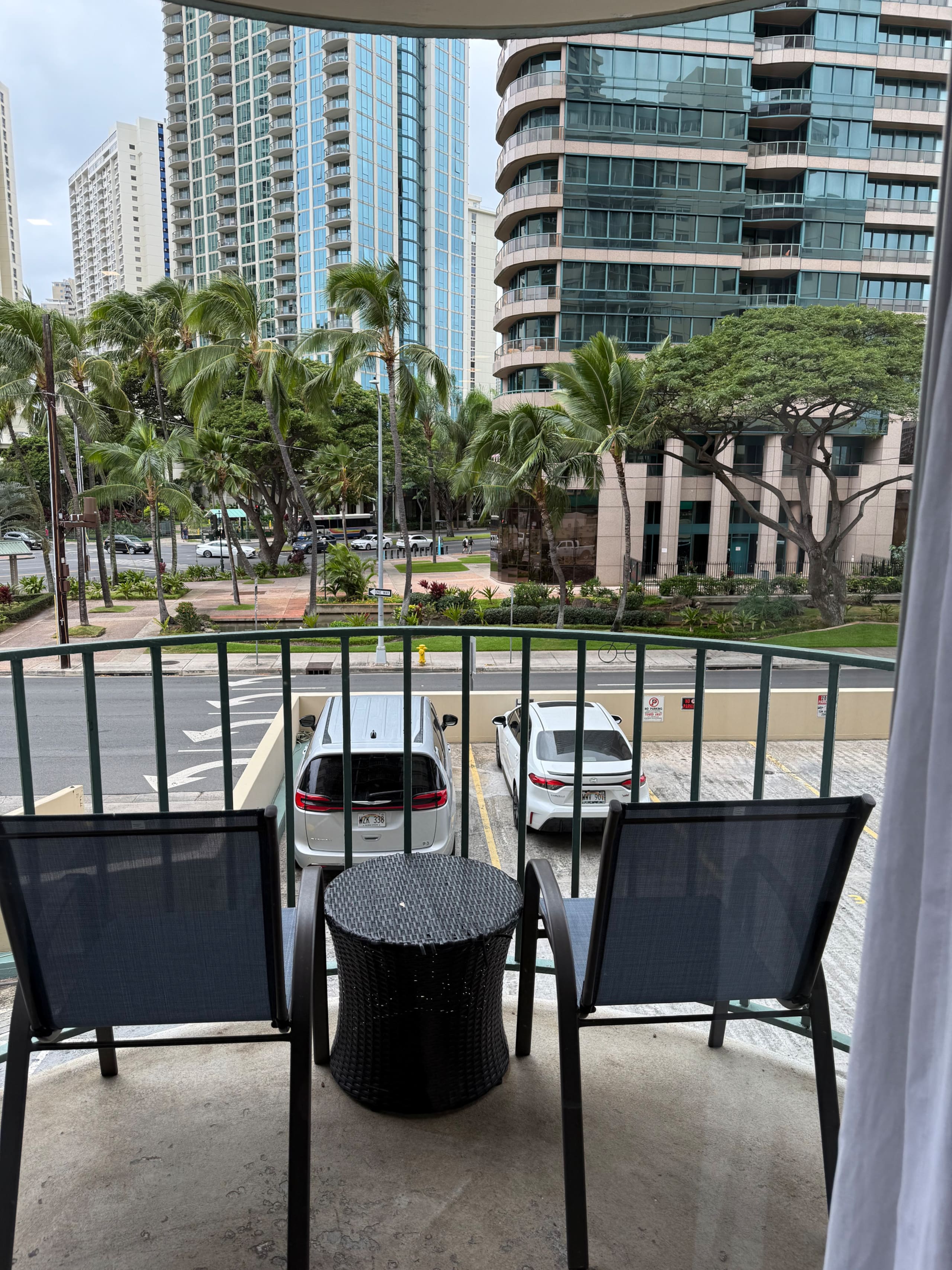 Condo in Honolulu · ★4.86 · 2 bedrooms · 3 beds · 1 private bath - Image 38