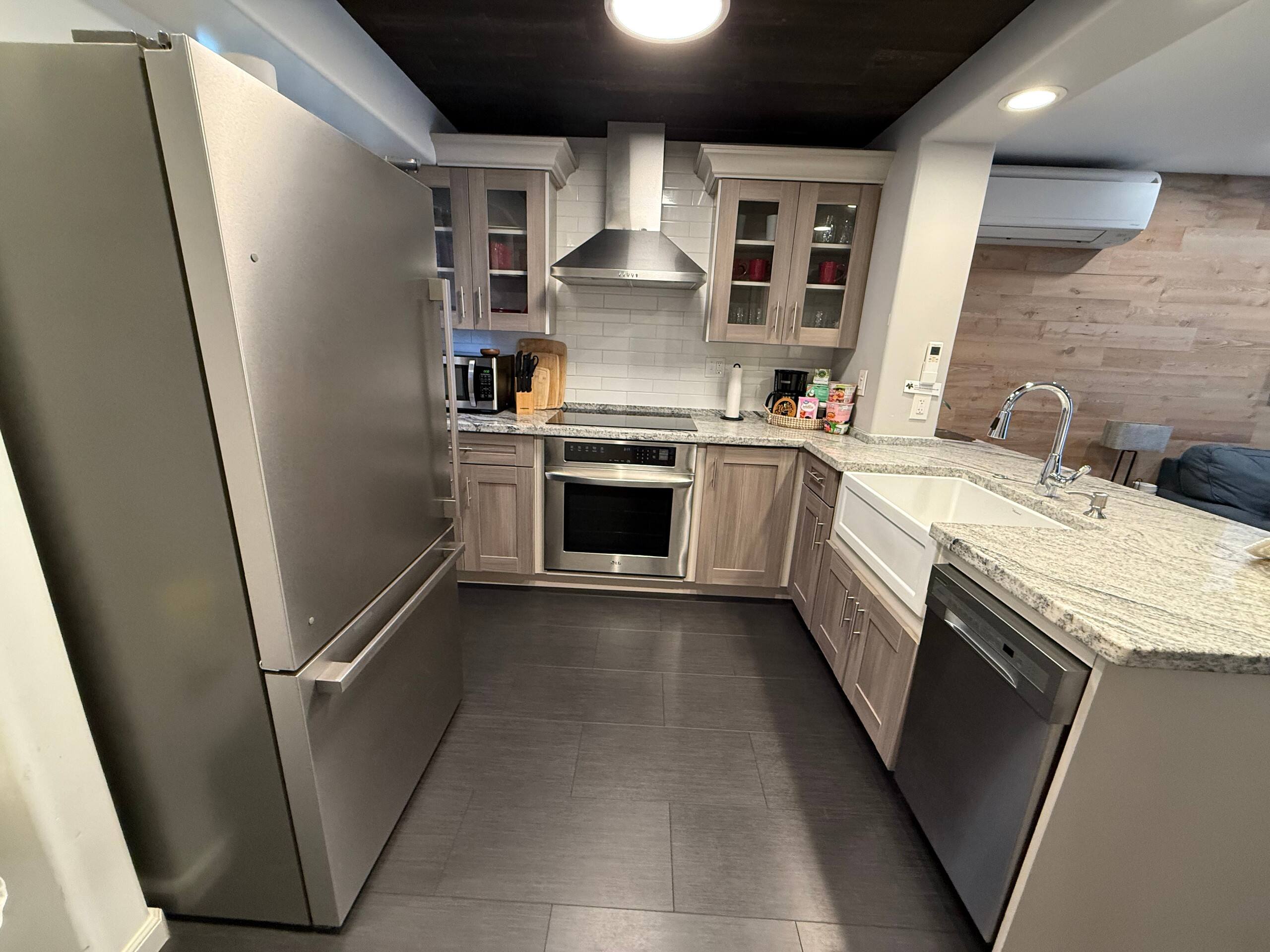 Condo in Honolulu · ★4.86 · 2 bedrooms · 3 beds · 1 private bath - Image 69
