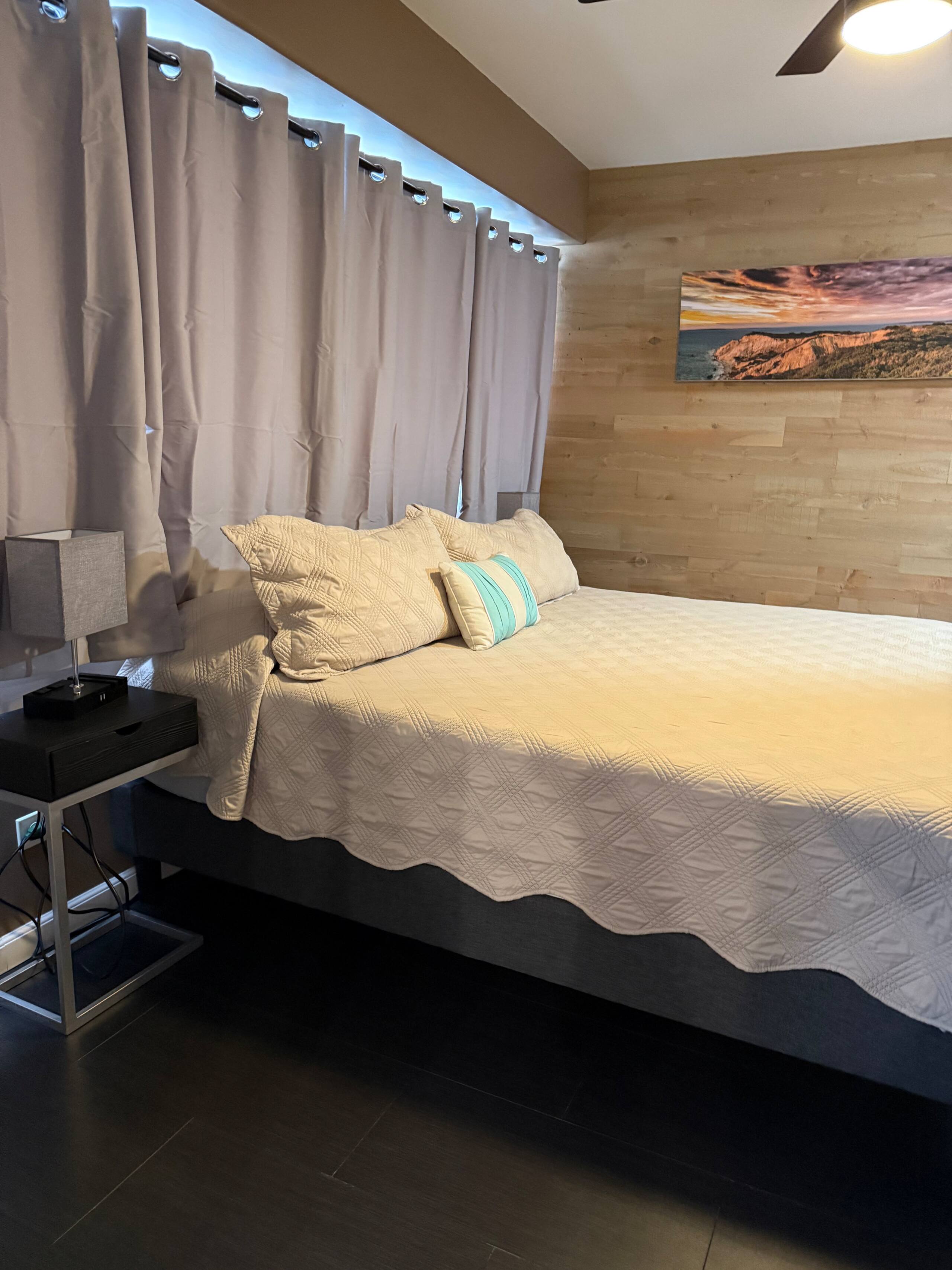 Condo in Honolulu · ★4.86 · 2 bedrooms · 3 beds · 1 private bath - Image 30