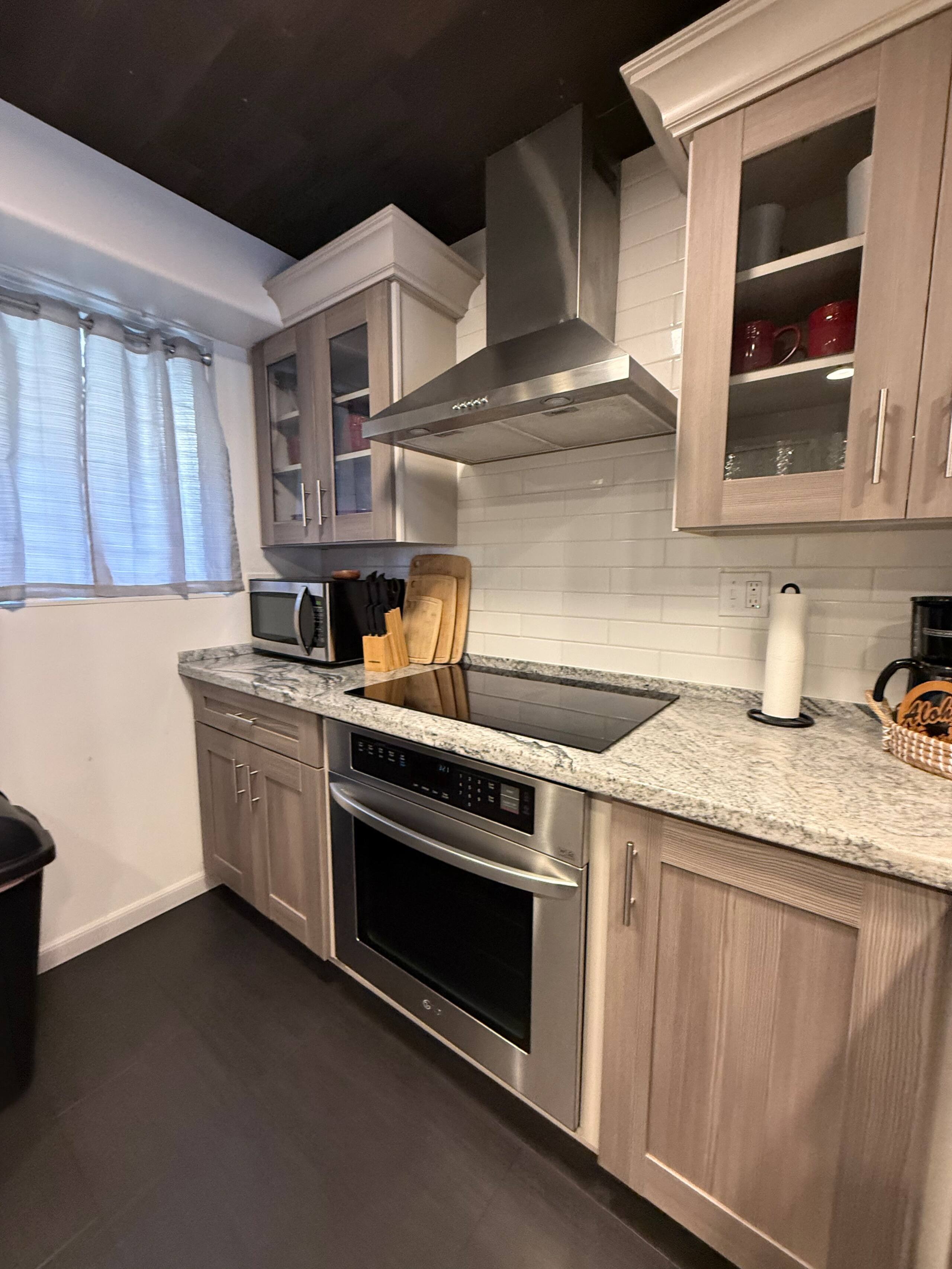 Condo in Honolulu · ★4.86 · 2 bedrooms · 3 beds · 1 private bath - Image 49