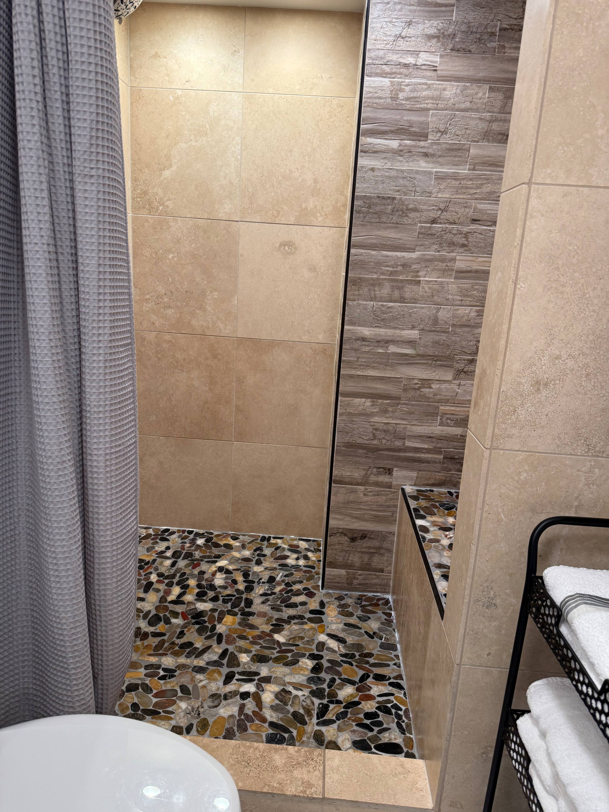 Condo in Honolulu · ★4.86 · 2 bedrooms · 3 beds · 1 private bath - Image 75