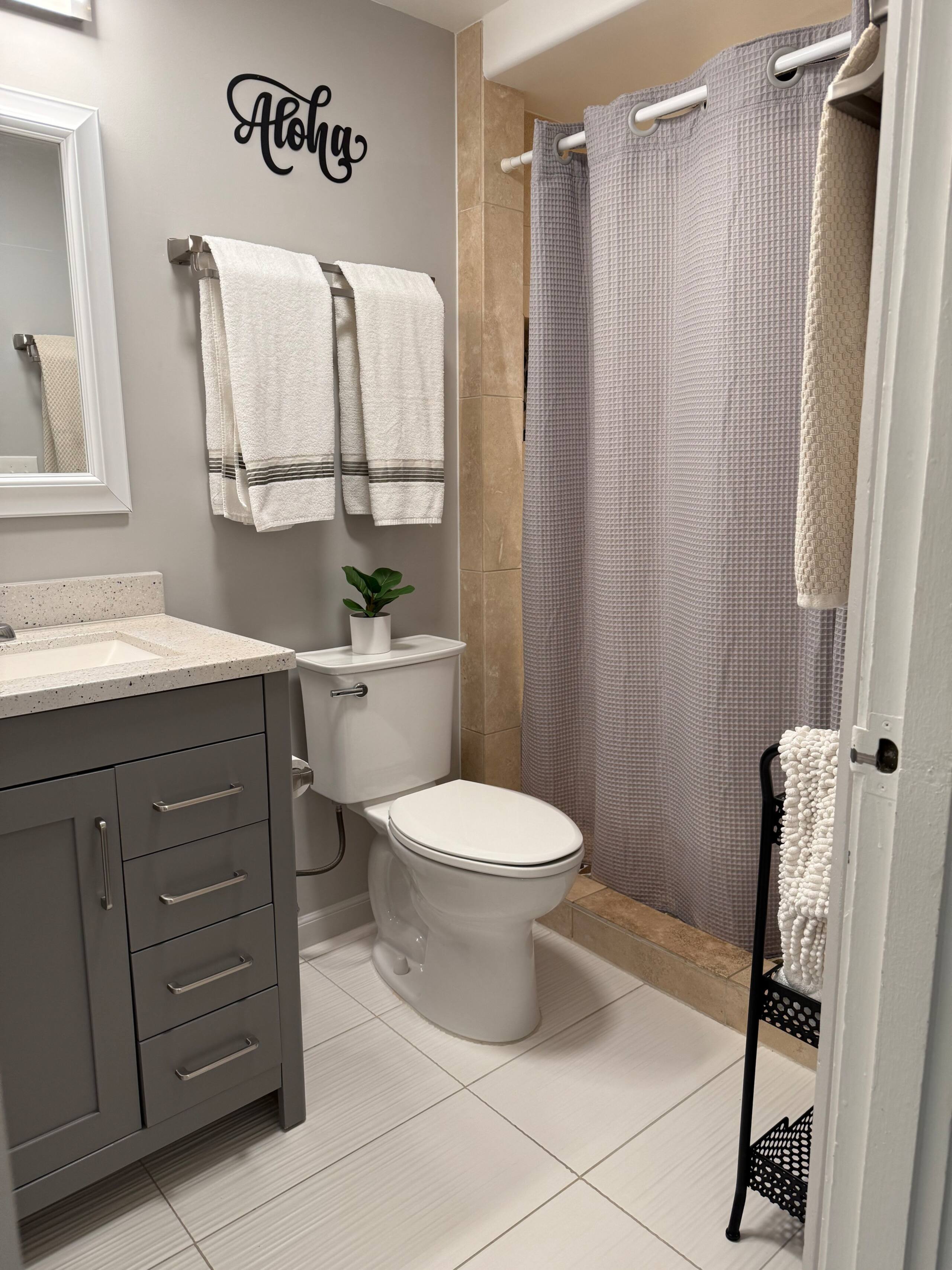 Condo in Honolulu · ★4.86 · 2 bedrooms · 3 beds · 1 private bath - Image 73