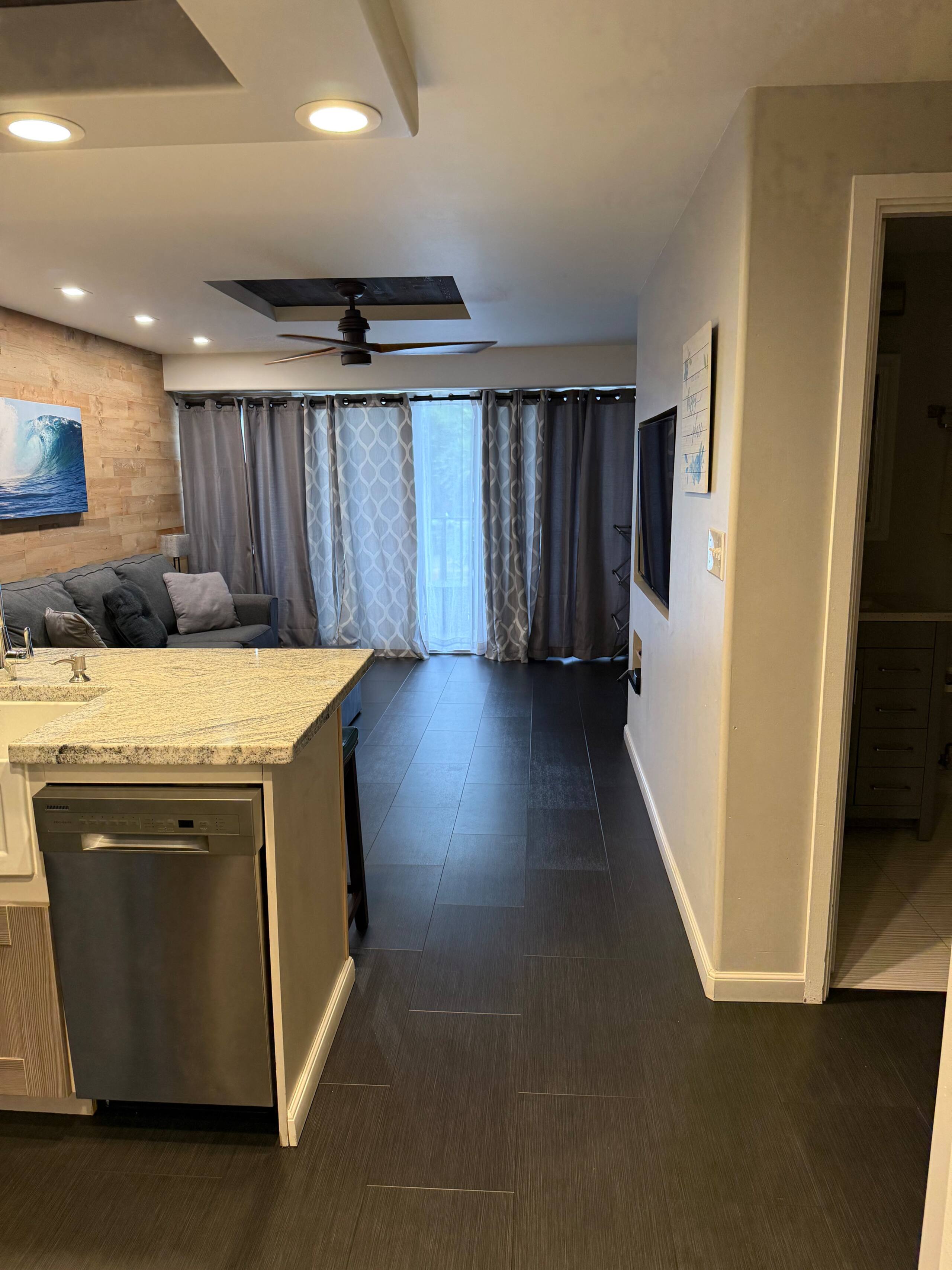 Condo in Honolulu · ★4.86 · 2 bedrooms · 3 beds · 1 private bath - Image 20