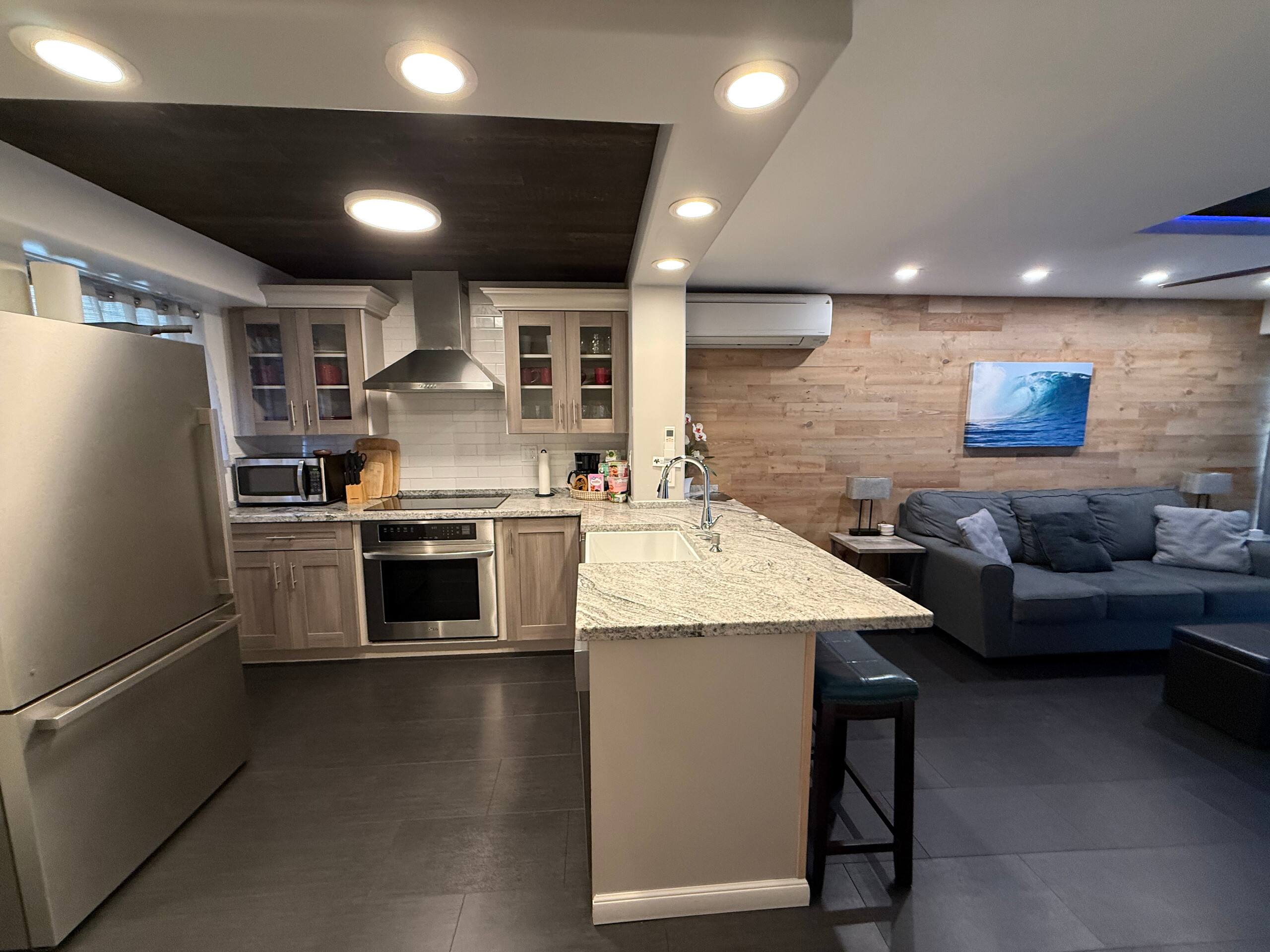 Condo in Honolulu · ★4.86 · 2 bedrooms · 3 beds · 1 private bath - Image 65