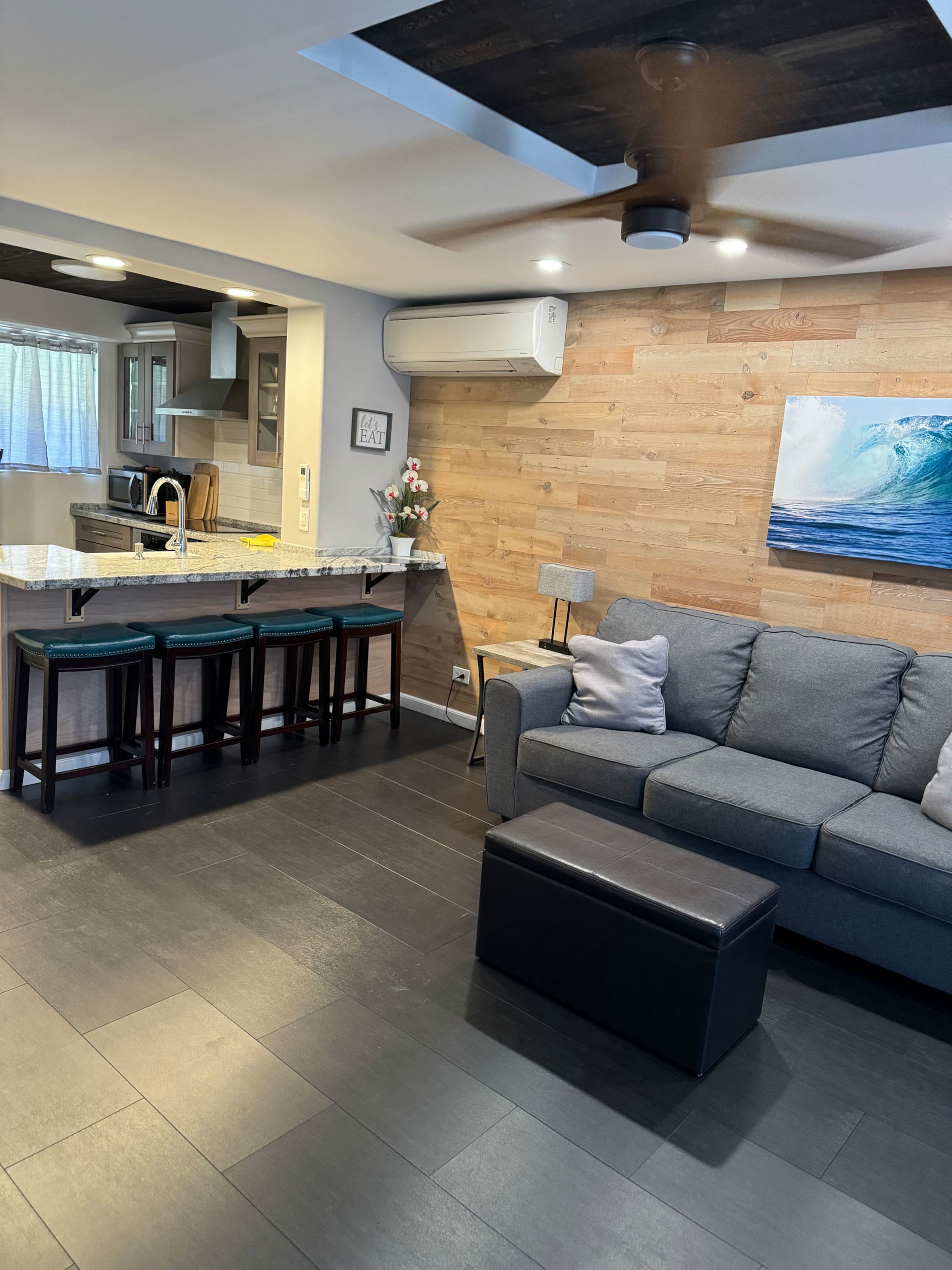 Condo in Honolulu · ★4.86 · 2 bedrooms · 3 beds · 1 private bath - Image 6