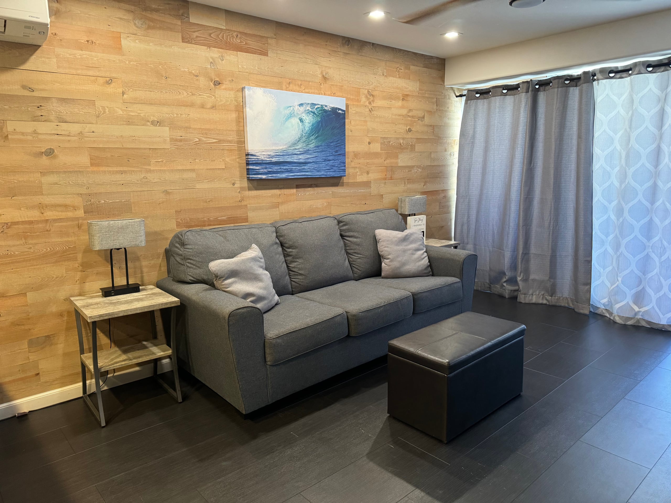 Condo in Honolulu · ★4.86 · 2 bedrooms · 3 beds · 1 private bath - Image 5
