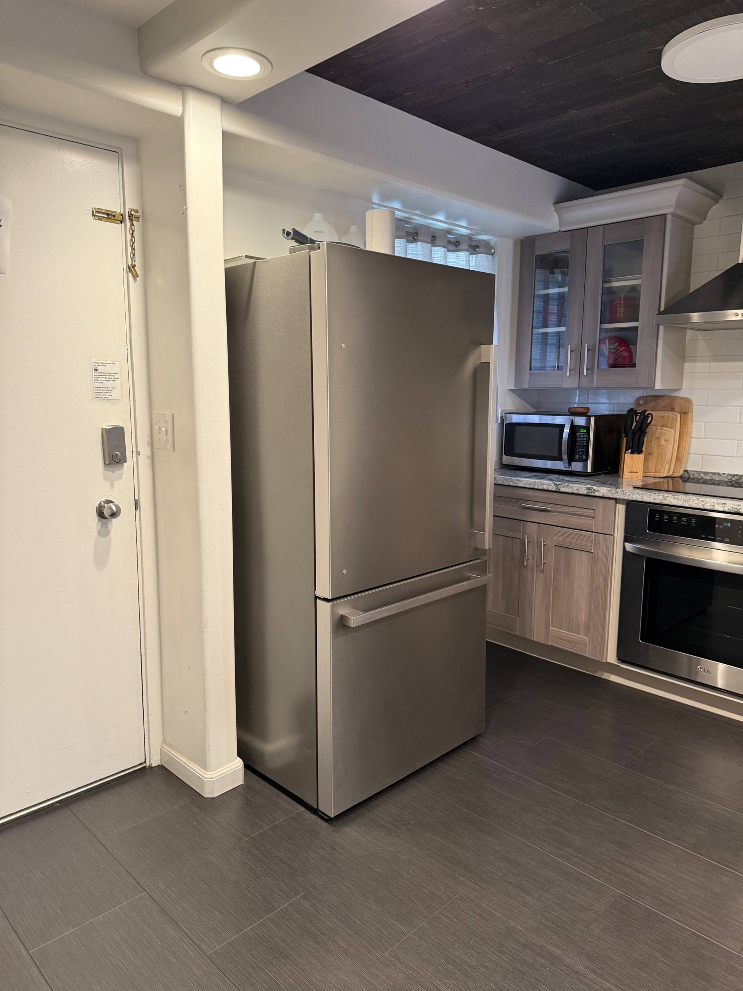 Condo in Honolulu · ★4.86 · 2 bedrooms · 3 beds · 1 private bath - Image 18