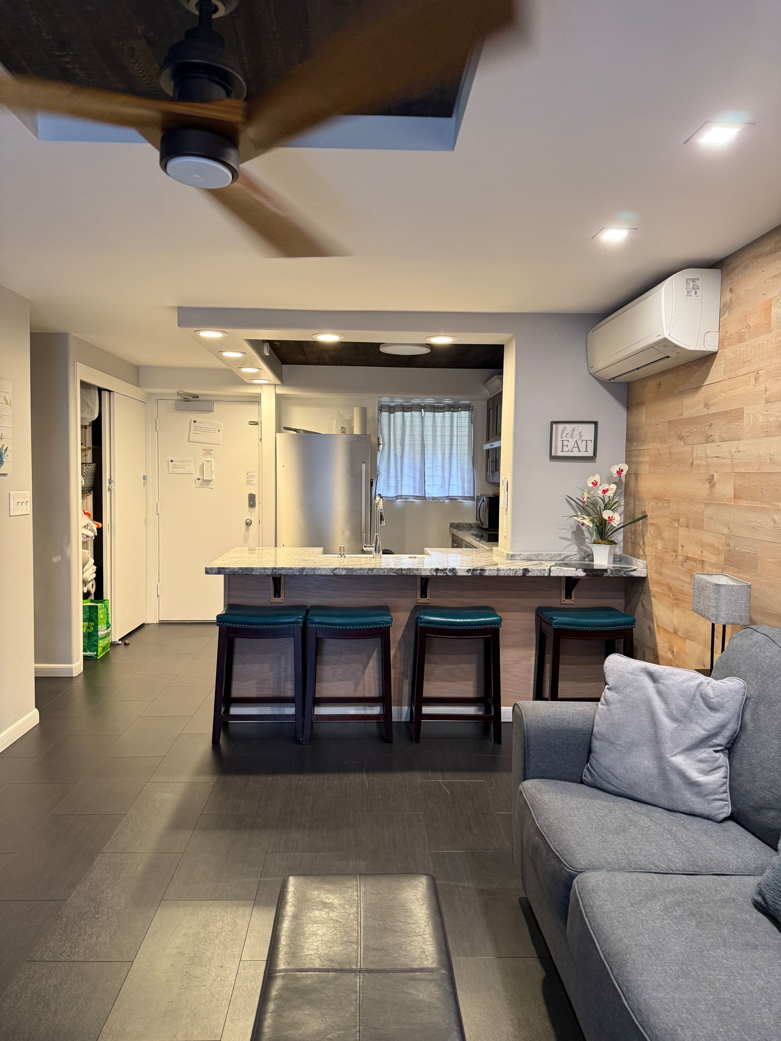 Condo in Honolulu · ★4.86 · 2 bedrooms · 3 beds · 1 private bath - Image 7