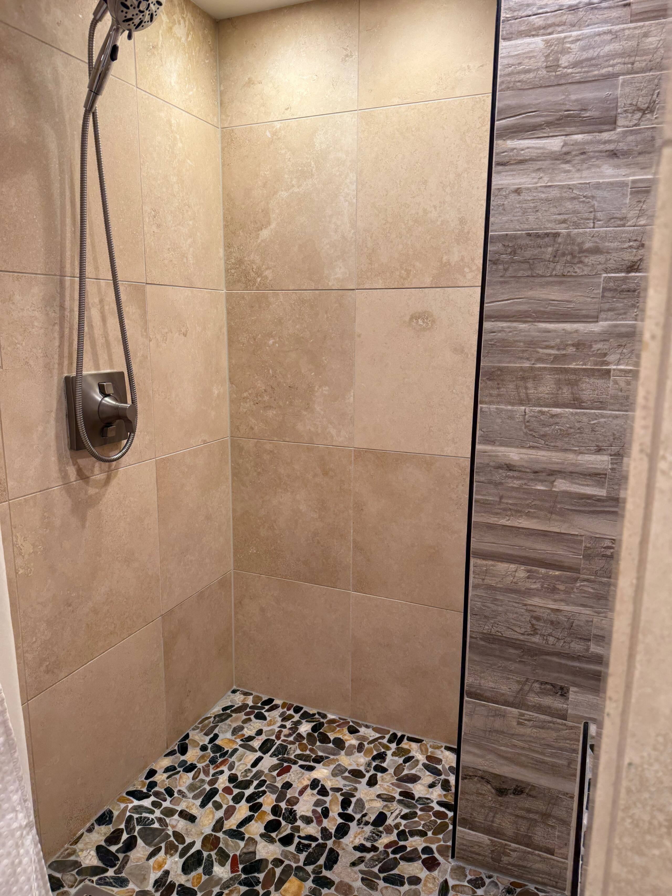 Condo in Honolulu · ★4.86 · 2 bedrooms · 3 beds · 1 private bath - Image 35