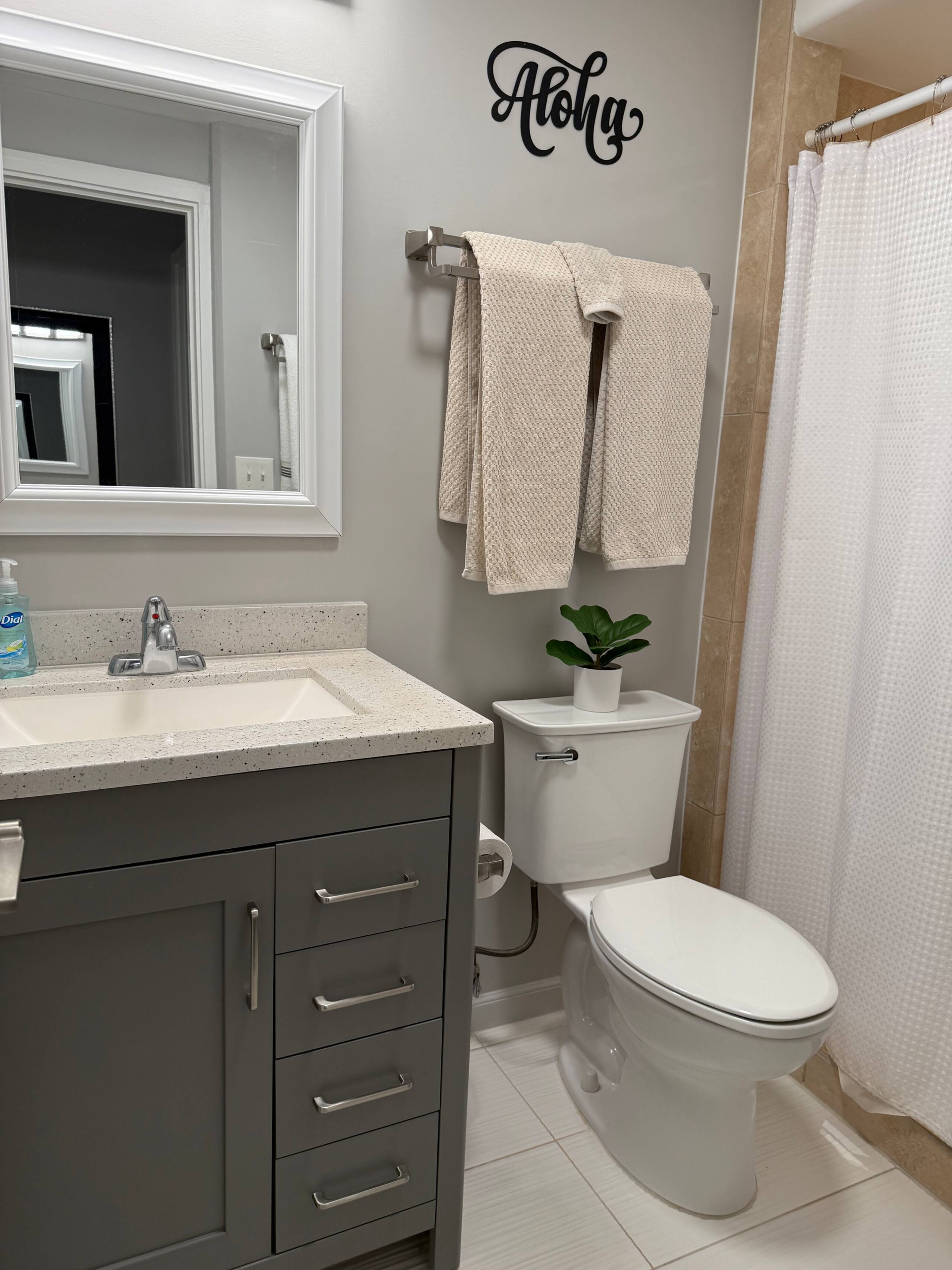 Condo in Honolulu · ★4.86 · 2 bedrooms · 3 beds · 1 private bath - Image 33