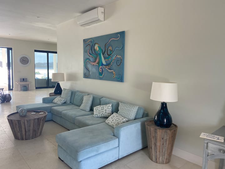4-br Villa - Infinity Pool - Stunning Lake Views - Islas Turcas y Caicos