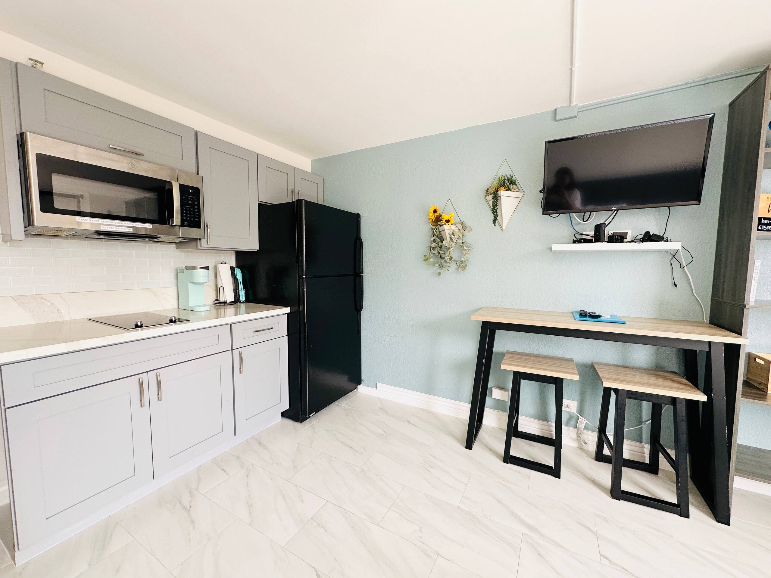 Condo in Honolulu · ★4.63 · Studio · 1 bed · 1 bath - Image 6