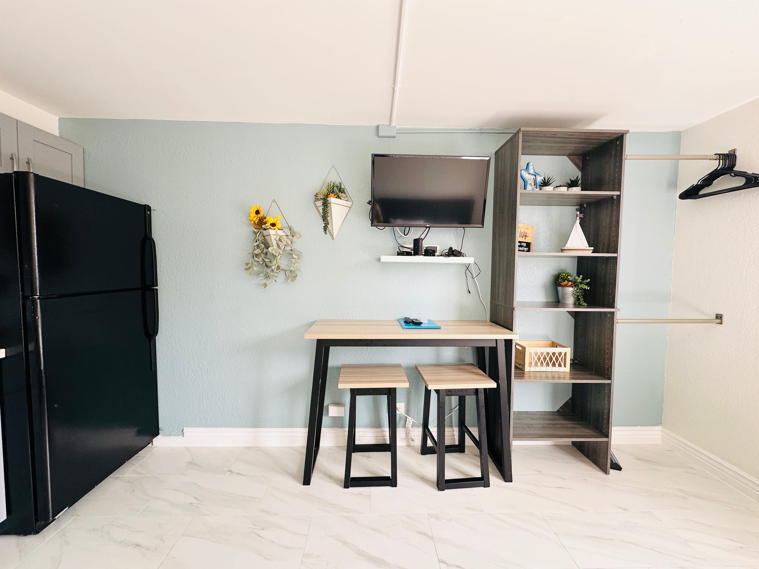 Condo in Honolulu · ★4.63 · Studio · 1 bed · 1 bath - Image 7