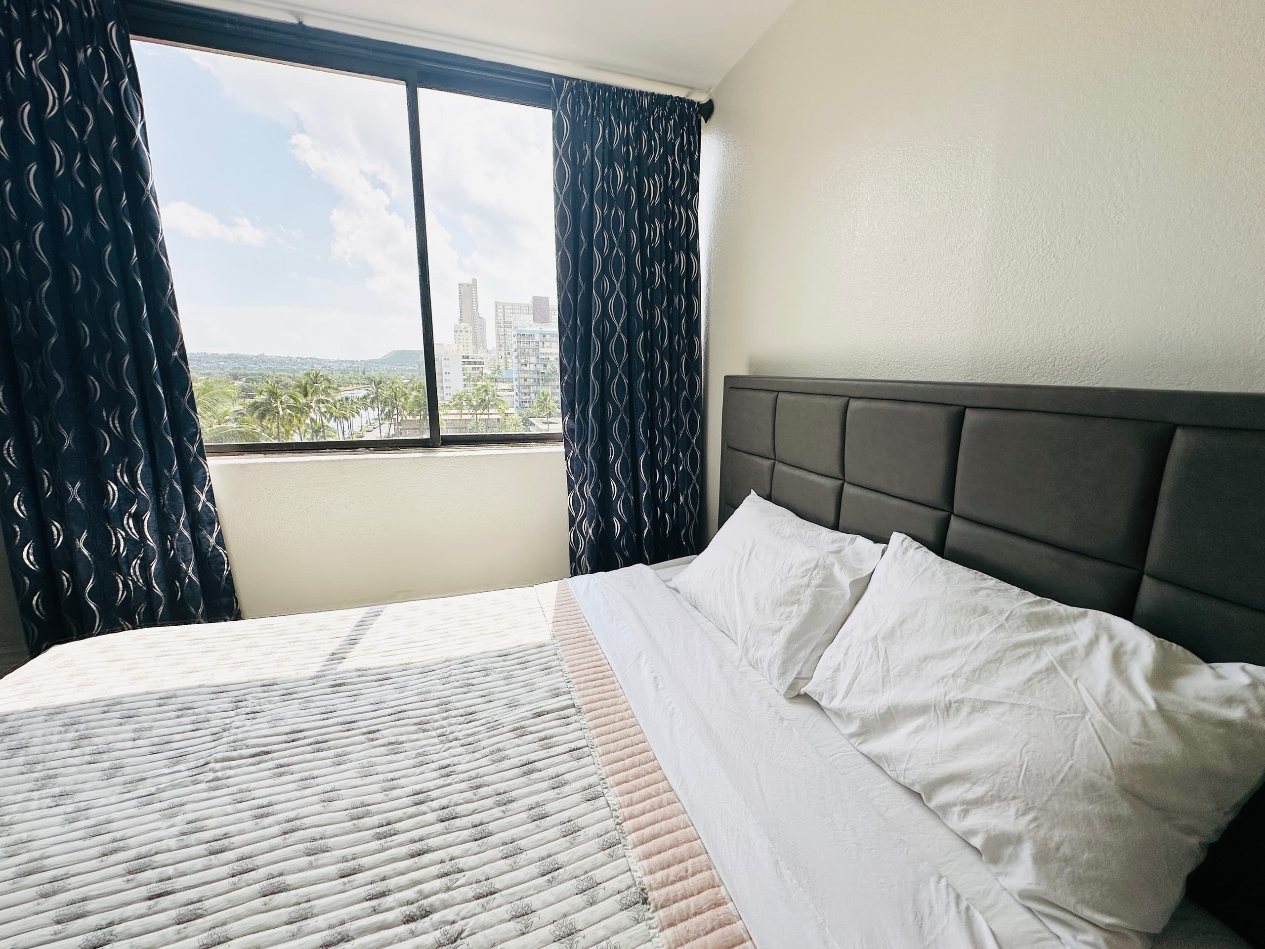 Condo in Honolulu · ★4.63 · Studio · 1 bed · 1 bath - Image 12