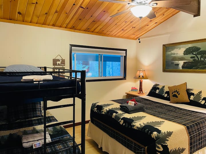 King bed with twin bunk beds