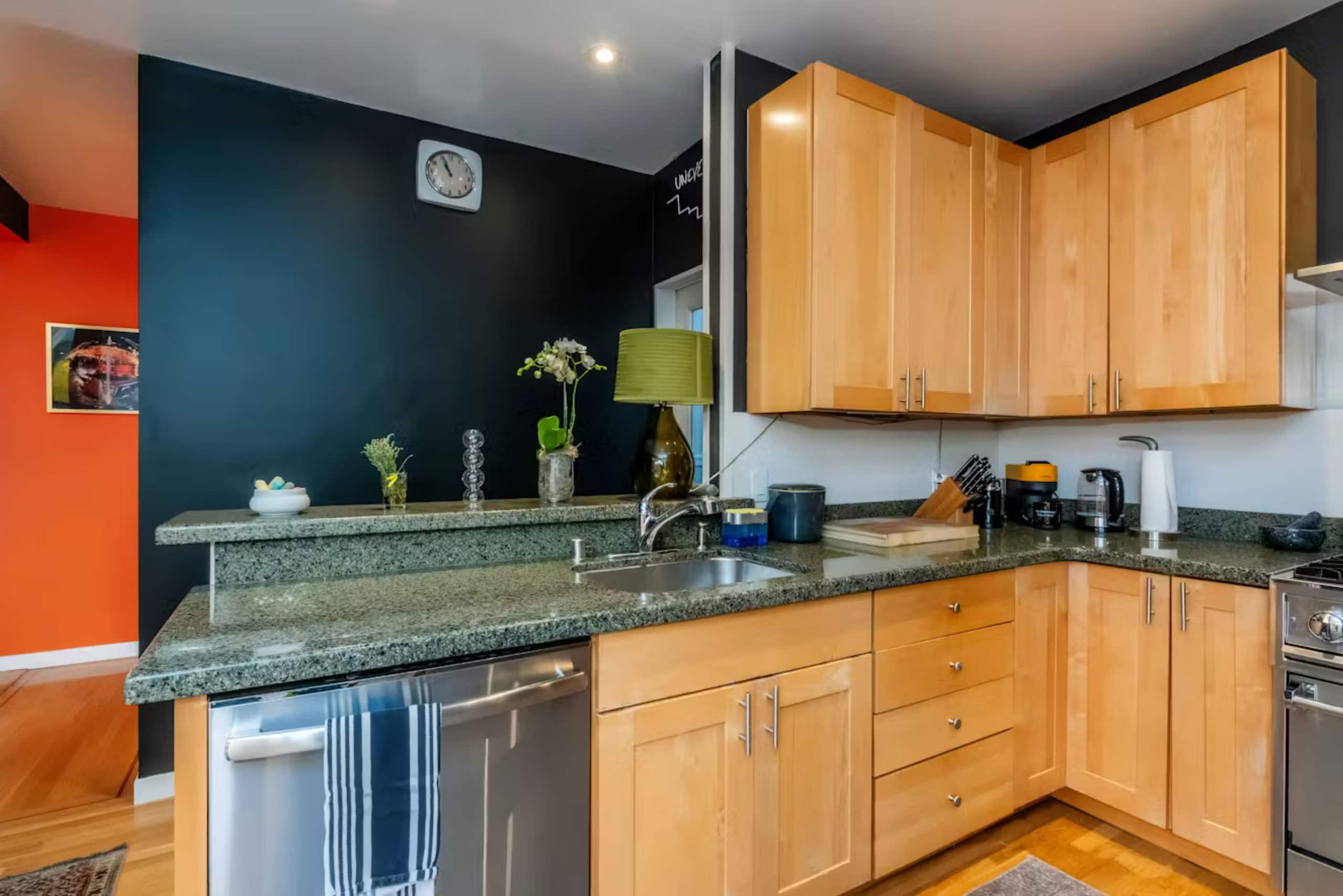 Home in San Francisco · ★5.0 · 2 bedrooms · 2 beds · 2 baths - Image 6