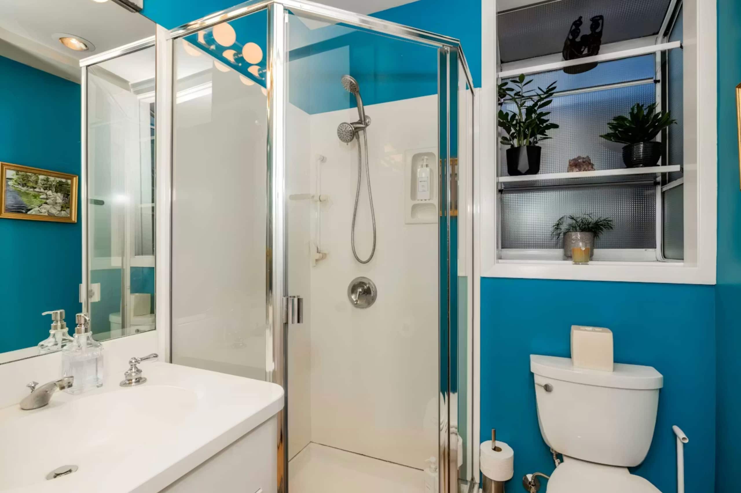 Home in San Francisco · ★5.0 · 2 bedrooms · 2 beds · 2 baths - Image 17