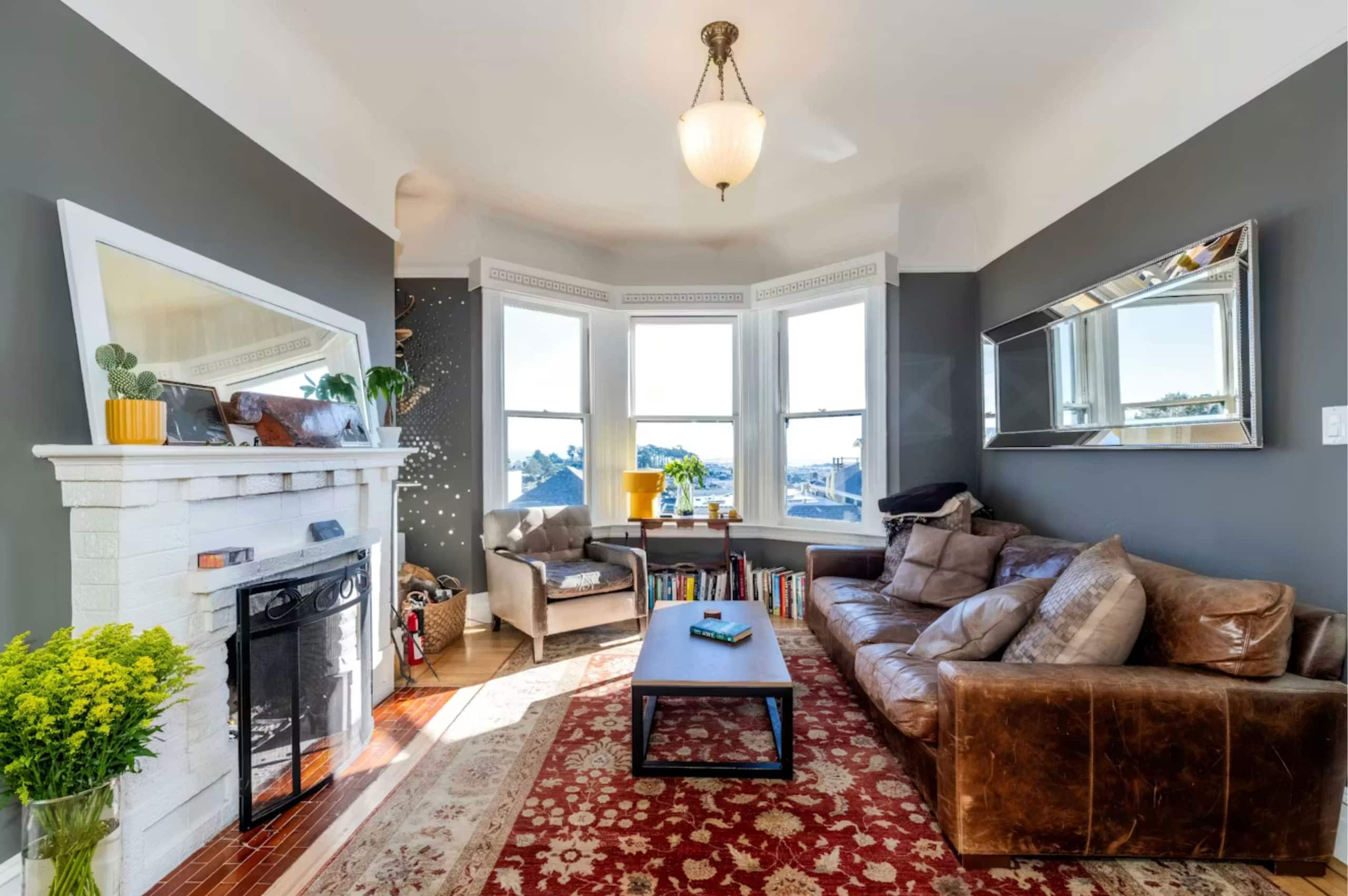 Home in San Francisco · ★5.0 · 2 bedrooms · 2 beds · 2 baths - Image 3