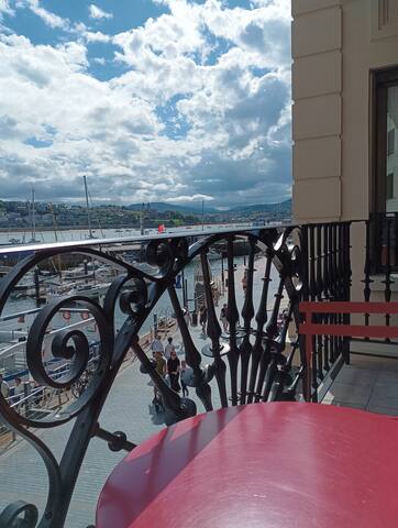 Apartamento con vistas en el puerto de Donostia.