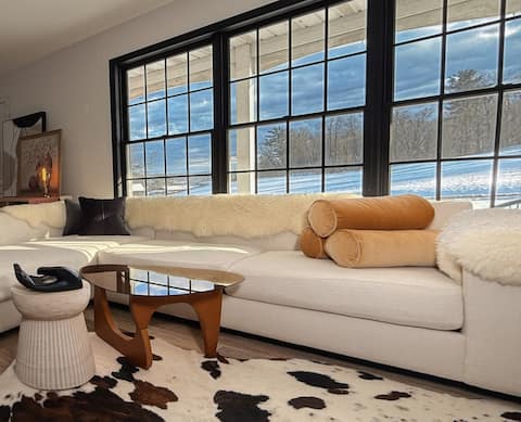 6-Acre Lux Estate: Hot Tub, Fireplace, Near Skiing