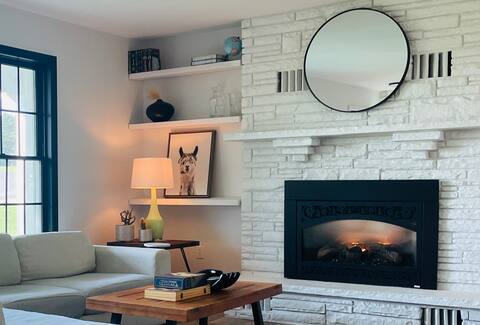 Mid-Century Modern House with Fireplace & Hot-Tub