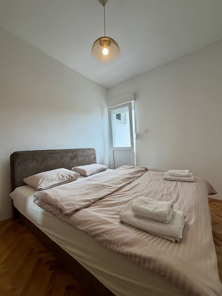 Lovely 1-bedroom Apartment With Patio And Parking - Podgoritsa