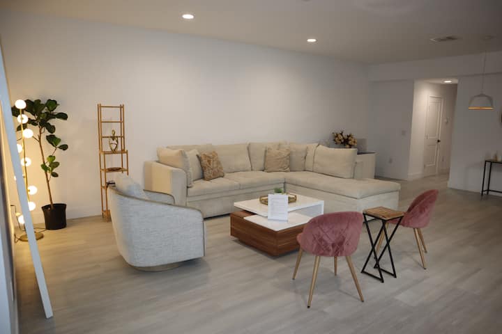 Coconut Grove Townhome | Walkable + Pool Oasis - Miami, FL