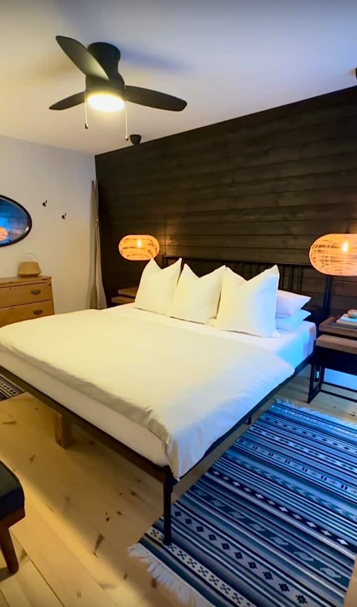 King bed with balcony.