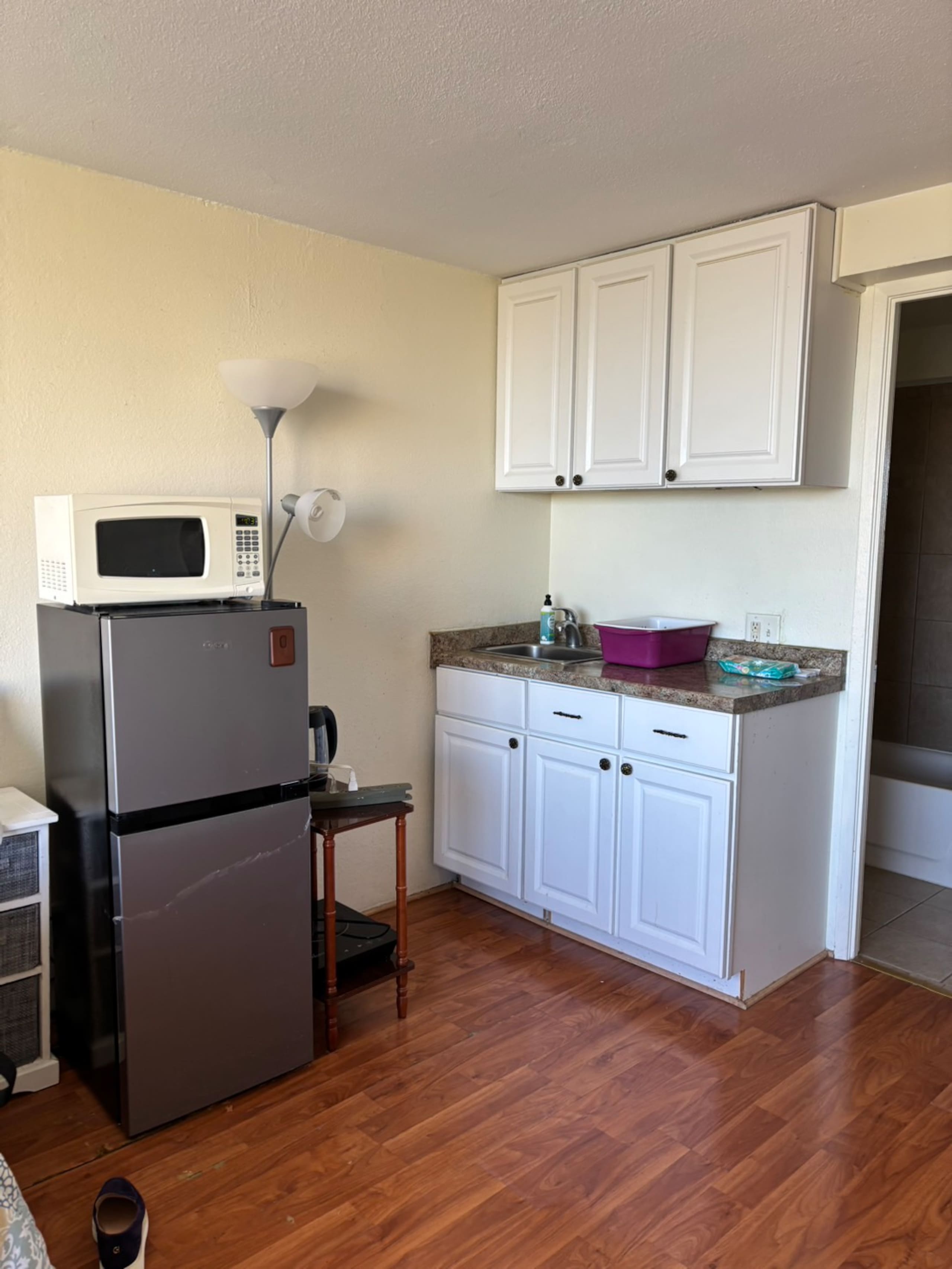 Condo in Honolulu · ★4.44 · Studio · 1 bed · 1 private bath - Image 4