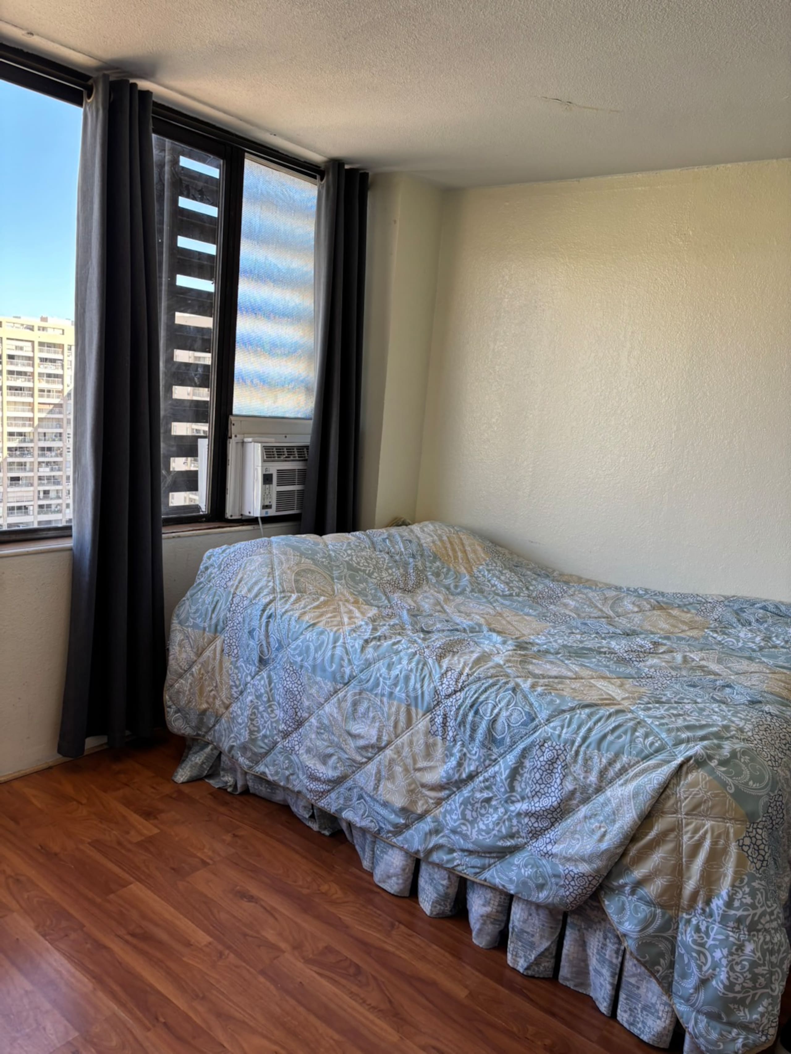 Condo in Honolulu · ★4.44 · Studio · 1 bed · 1 private bath - Image 1