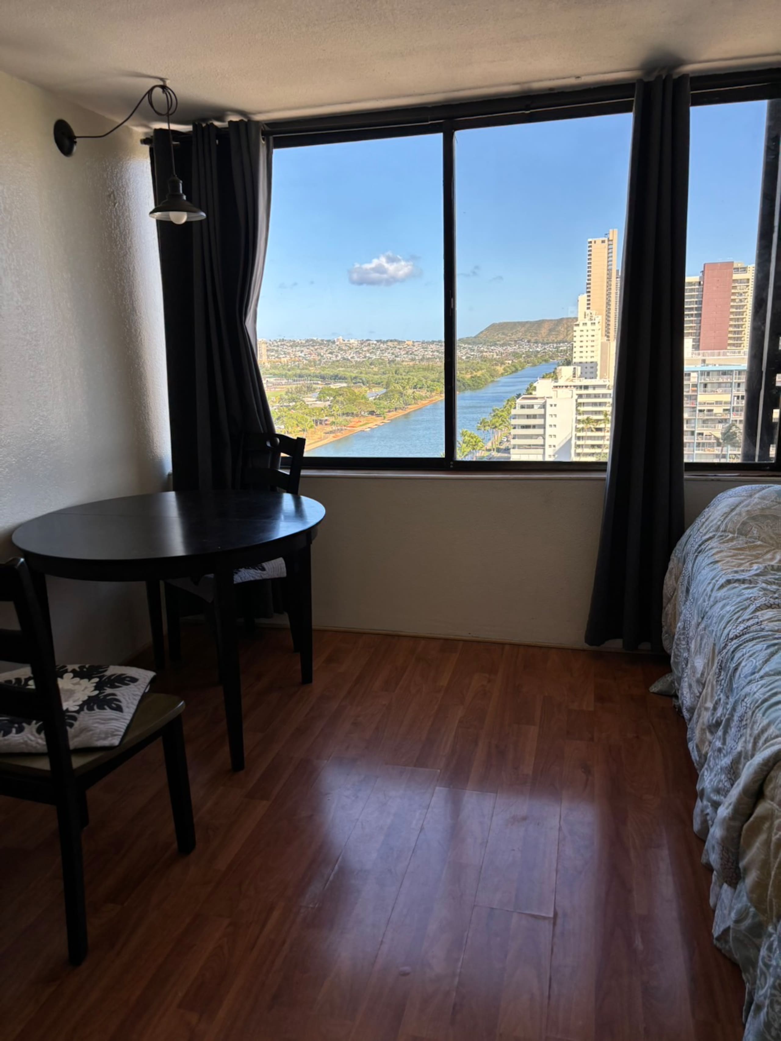 Condo in Honolulu · ★4.44 · Studio · 1 bed · 1 private bath - Image 2