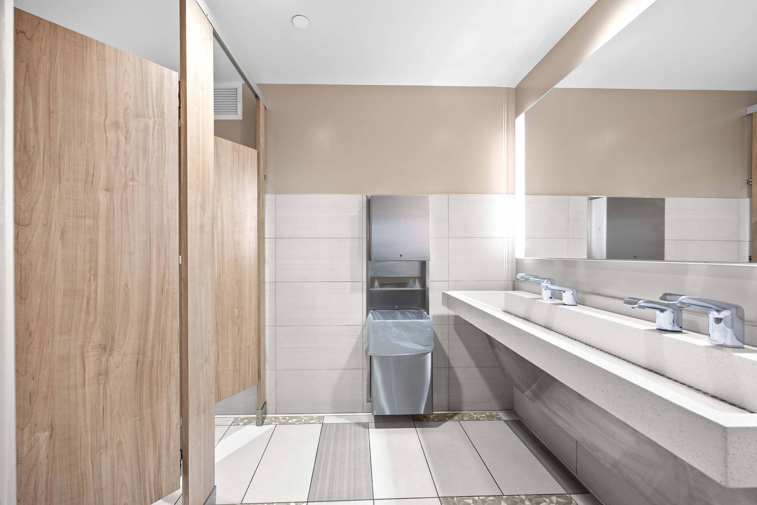 Condo in Honolulu · ★4.56 · 1 bedroom · 3 beds · 1 private bath - Image 22