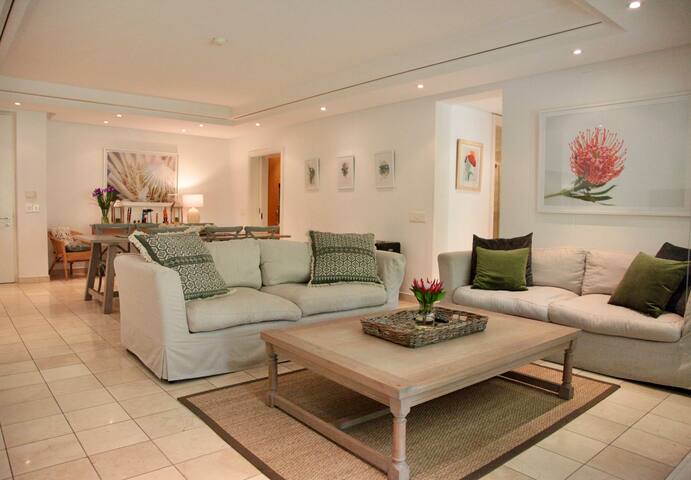 V&A Marina – tranquility on the waters edge gallery image 3