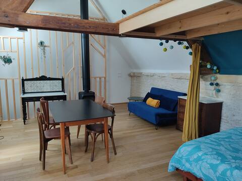 Successful Airbnb property: Duplex house. Patio, balcony, close to the sea. in Lion Sur Mer
