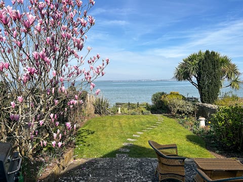 Ryde Beach House Sleeps 6 • Sea Views • Parking