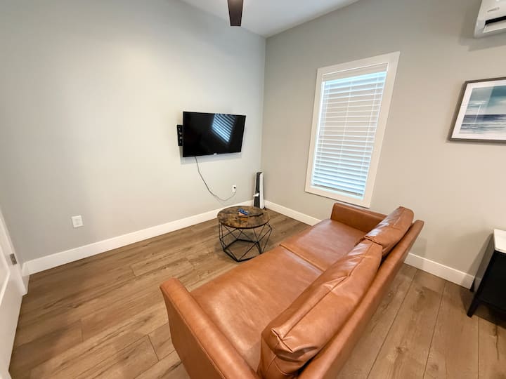 Modern Studio Apartment In Heart Of Cwe - セントルイス, MO