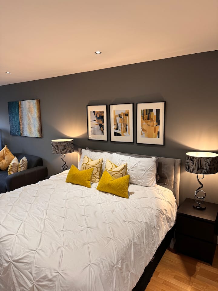 להירגע במיטת סופר קינג!