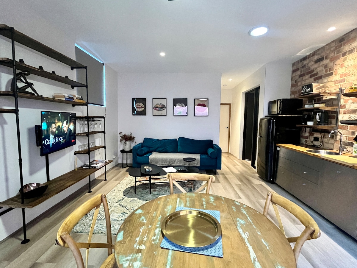 Popular Airbnb listing: Self content apartment, historical heart of "FREO in Fremantle