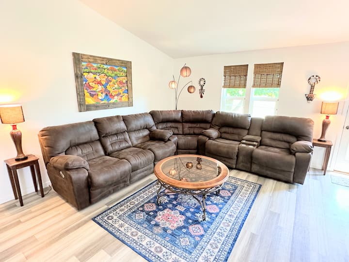 Cheerful 4 Bedroom Home With Hot Tub - Eagle Island State Park, Eagle