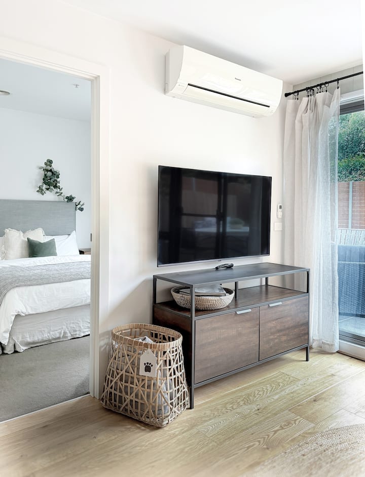 Stylish, Spacious & Quiet | Courtyard | Parking - Brighton