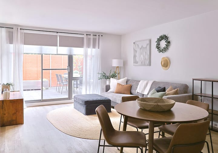Stylish, Spacious & Quiet | Courtyard | Parking - Australia