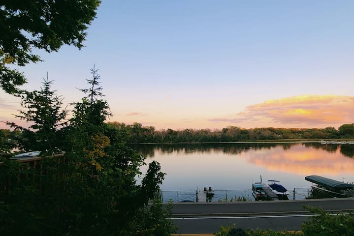 Nordic Lake Retreat @ Koselig Cottage