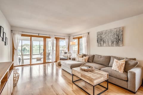 Scandinavian Lake Cottage w/ Chef Kitchen & Views!