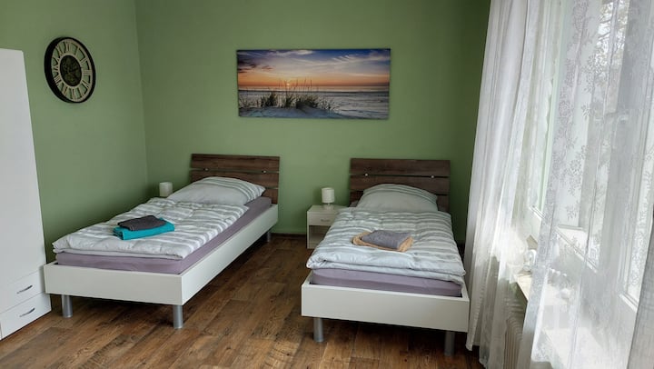 Възможно е да се оправят всички отделни легла в апартамента, ако желаете, само да обявите предварително 