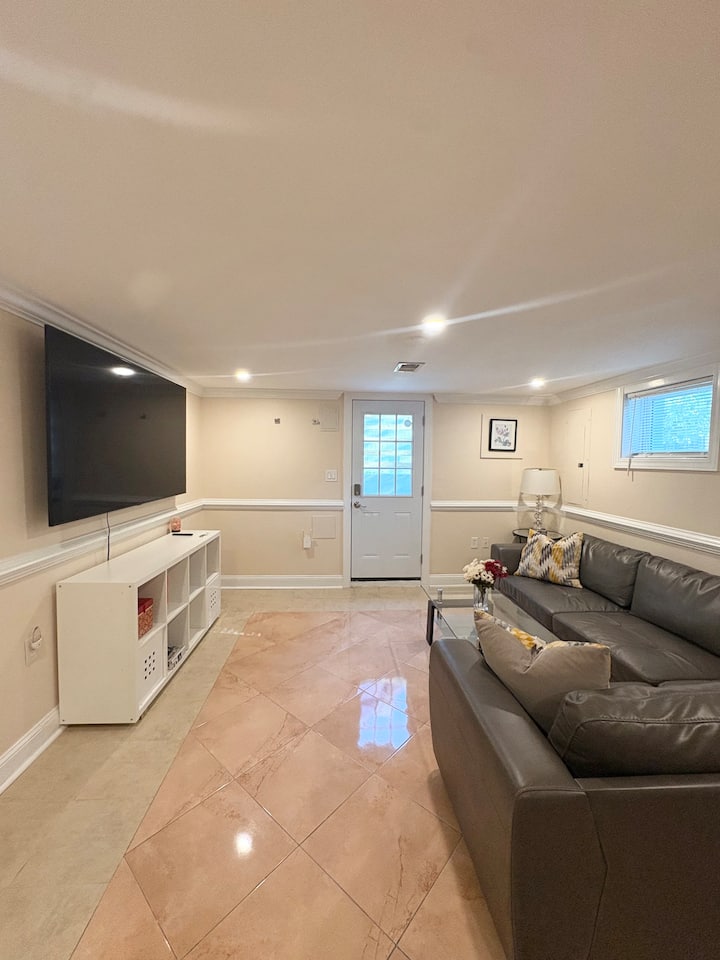 Cozy Private Entry With Kitchen & In Unit Laundry - Silver Spring, MD