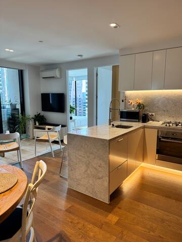 3 bedroom apartment in the heart of the CBD. gallery image 4