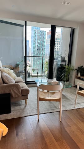 3 bedroom apartment in the heart of the CBD. gallery image 2