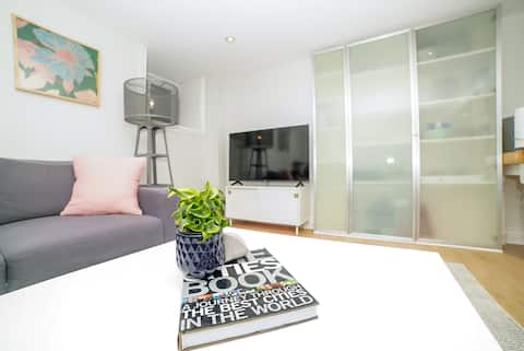 Successful Airbnb property: Newly furnished 4-Bedroom Apt. Downtown Ottawa in Ottawa